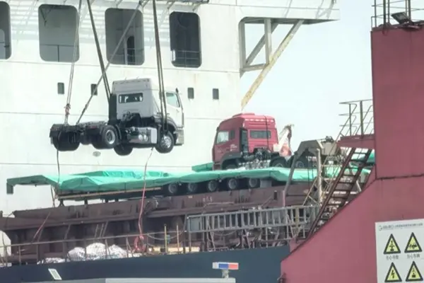 Sinotruk Howo 4x2 ट्रैक्टर ट्रक ने सऊदी अरब को भेजा है
